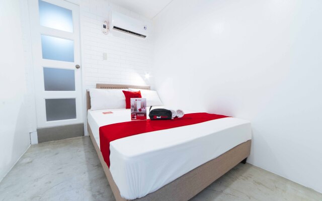 RedDoorz Plus @ Danlig Street Makati