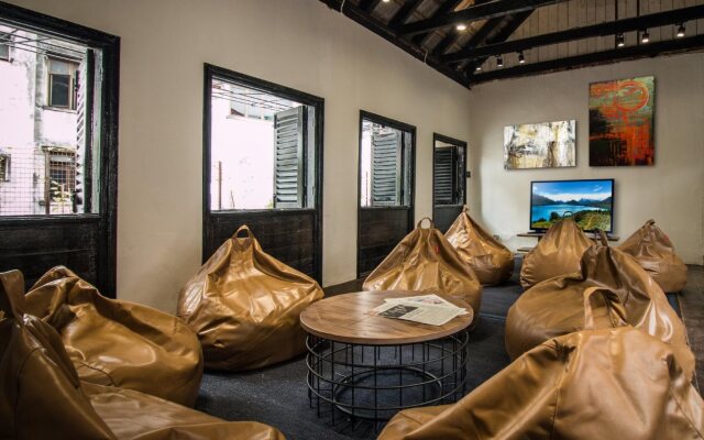 The Brownstone Hostel & Space