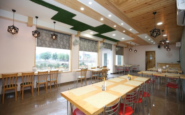 OYO 27743 Hotel Platina