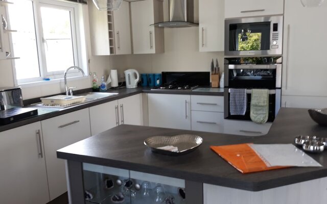A Luxury 6 Berth Lodge, Sleeps 6 A Real Home From Home In The Heart Of A Forest