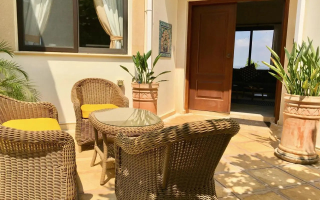 Villa Panorama - Stunning views in villa with hot tub, pool, garden