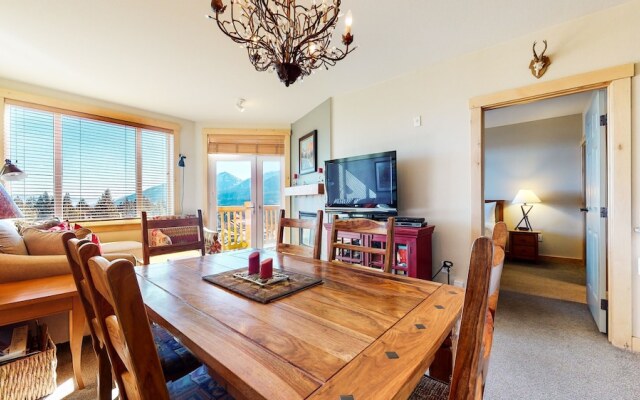 Sunstone 209 Ski-In Ski-Out, Gorgeous Mountain Views, Heated Pool Jacuzzi by RedAwning