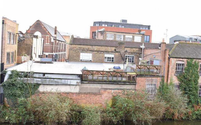 Cosy 2 Bedroom Flat Overlooking Canal In Hackney