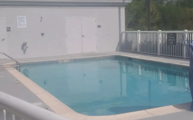 Dothan East Inn & Suites