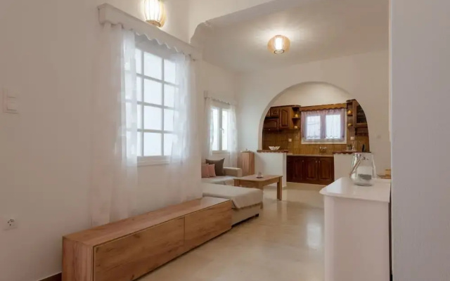 Naousa Central House Paros