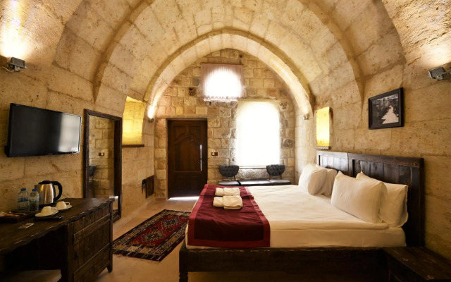 Under Cave Hotel