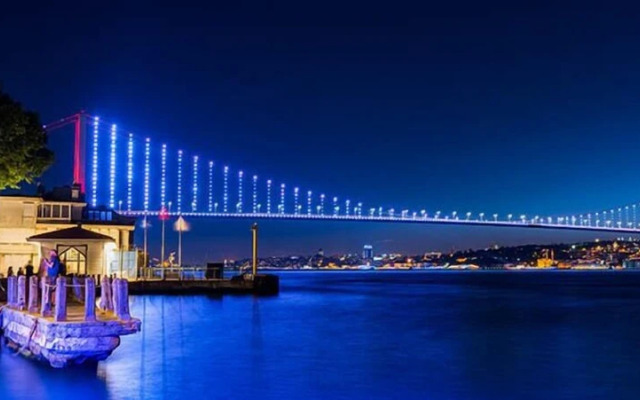 Taksi̇m Whi̇te Sui̇t