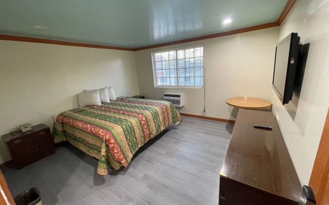 Hilltop Motor Inn