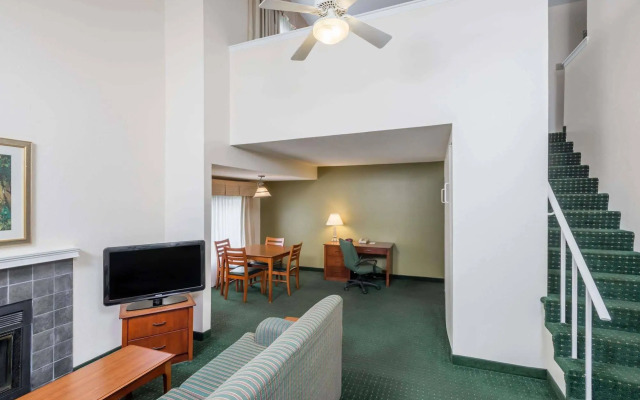 Best Western Fishkill Inn & Suites