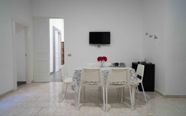 Central House Decumano Superiore by Dimorra