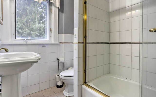 Lovely Home Near FDU & Holy Name Hospital!