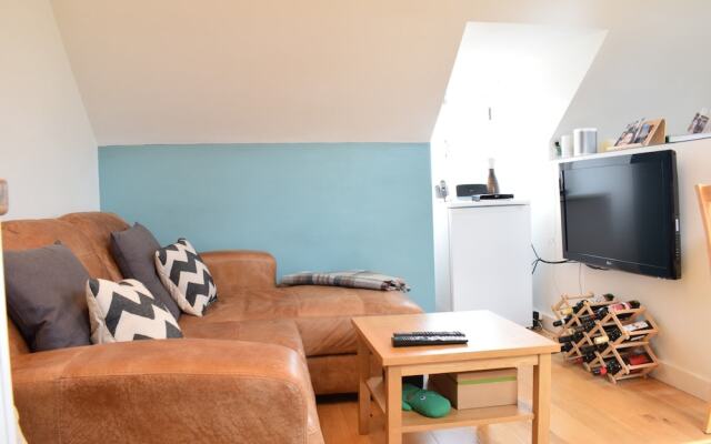 Modern 2 Bedroom Maisonette