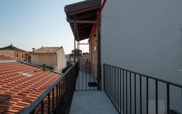 Mezzanine Stylish Apartment U