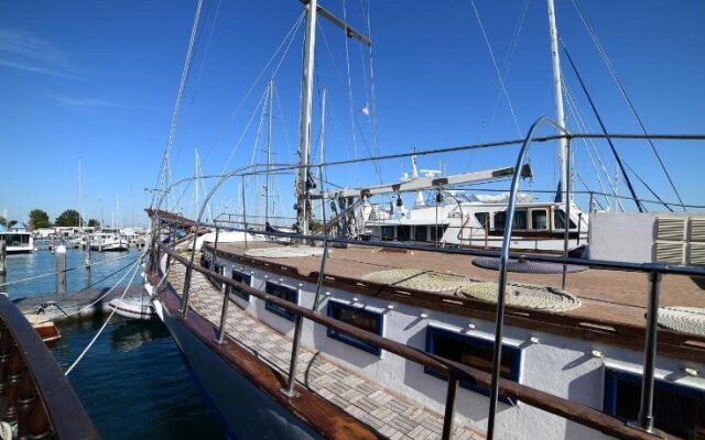 Venezia Boat & Breakfast Caicco Freedom