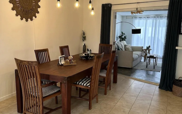 Stylish 3-bed House in Brakkeput Meimei