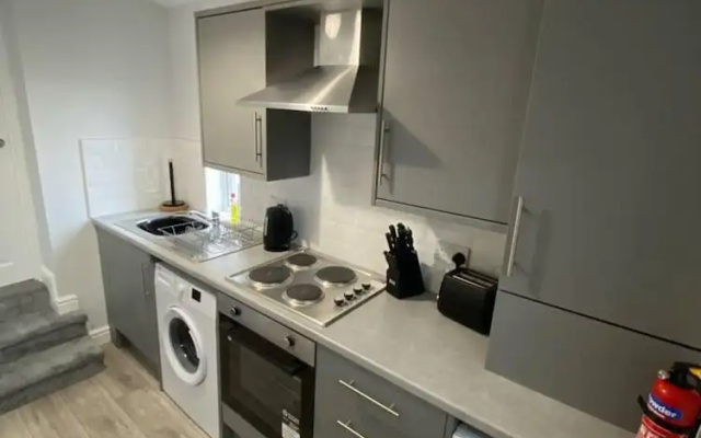 Flat - Sleeps 4 - Pet Friendly - Parking