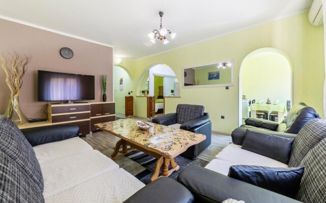 Stunning Home in Pula With Wifi and 2 Bedrooms