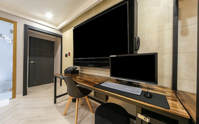 Masan First Class Hotel