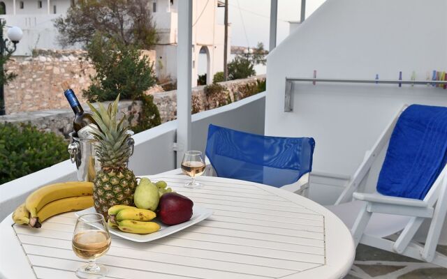 Tarsa Studios & Apartments