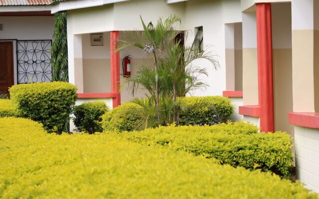 Meserani Oasis Lodge & Campsite
