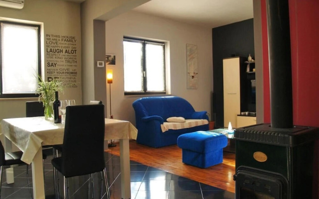 Schöne Ferienwohnung mit Terrasse, Roses