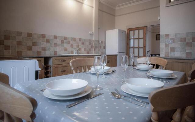 Connaught House - 2 Bedroom Apartment - Tenby