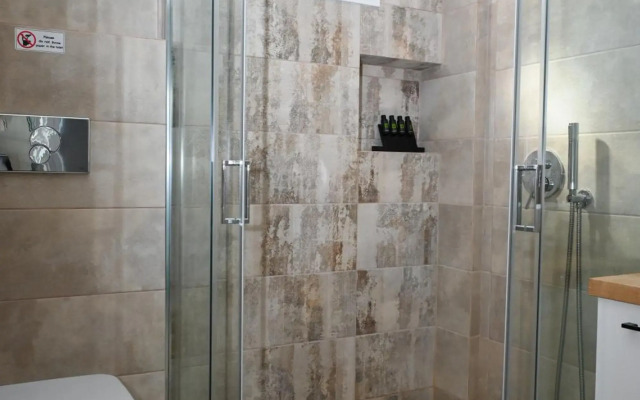 Hotel Glaronissia Rooms & Suites