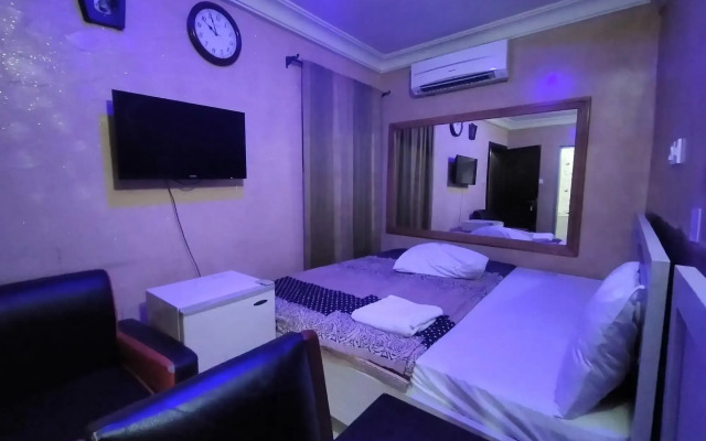 Orient Hotel & Plaza