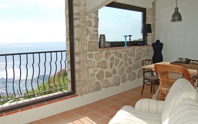 Classy Apartment in La Turbie With Fenced Garden