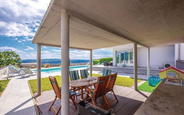 Stunning Home in Crikvenica With Wifi and 4 Bedrooms