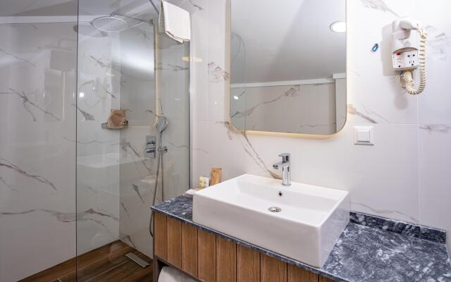 Saint Star Kemer - Adult Only +16