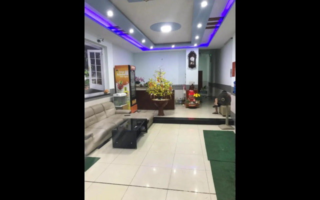 Gold Hotel