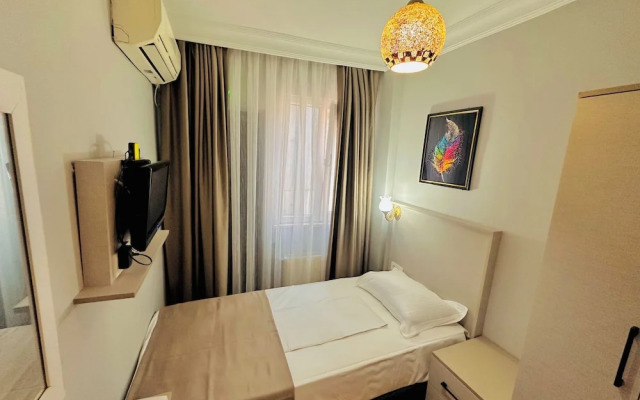 Crowned Exclusive Hotel