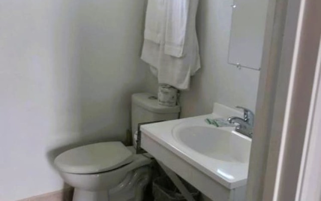 Royal Gateway Motel By OYO