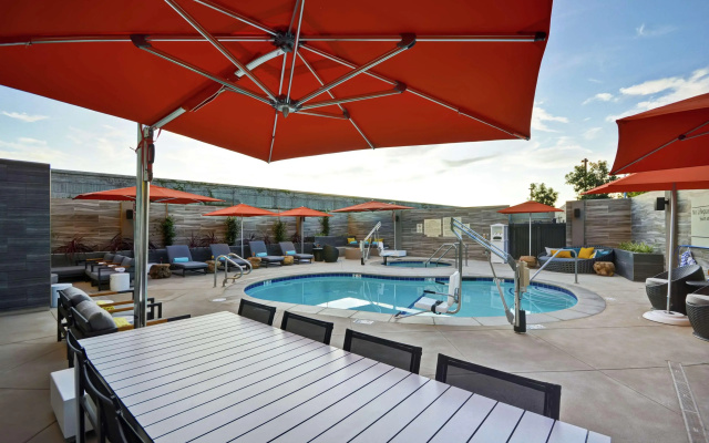 Hampton Inn & Suites Los Angeles Burbank Airport