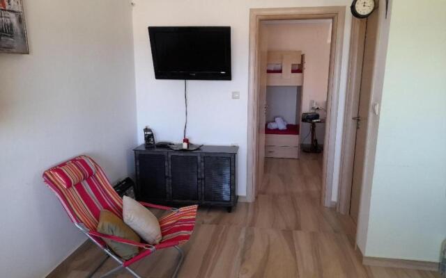 Paximadia - 1 bedroom apt - beach front