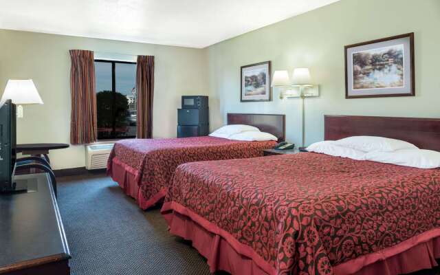 Days Inn by Wyndham Pontoon Beach