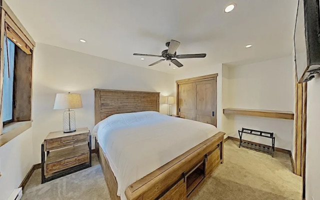 Deluxe Slopeside Home Just STEPS to Mammoth Mountain Slopes and Village Gondola - 3 Spas, Sauna and Pool by RedAwning