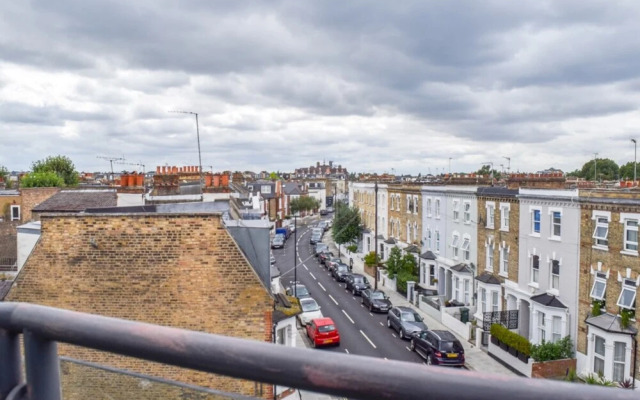 Luxurious 2 Bedroom Penthouse With Balcony