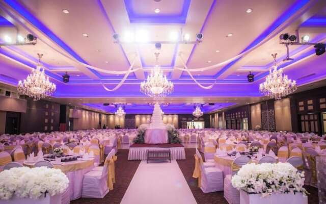 Jolly Suites Petkasem