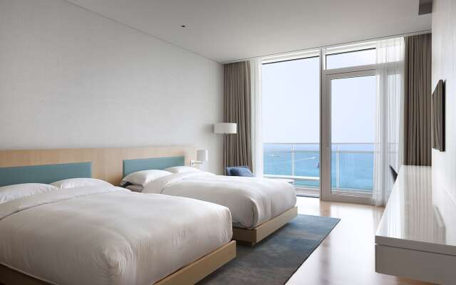 SEAMARQ Hotel