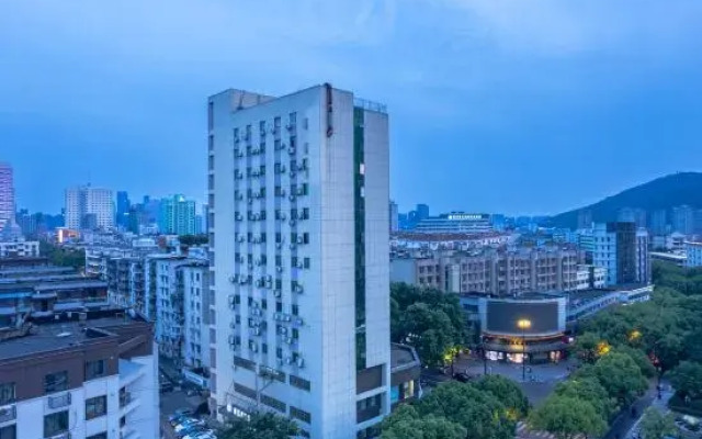 Duojiangnan Hotel (Yintai Department Store, Linping Pedestrian Street, Hangzhou)