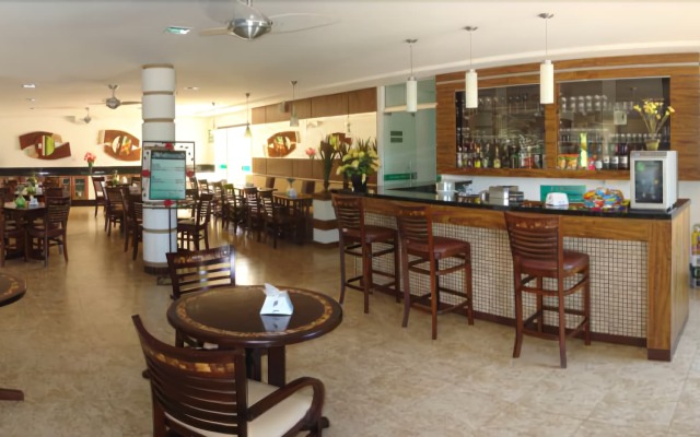 Summit Lago Hotel