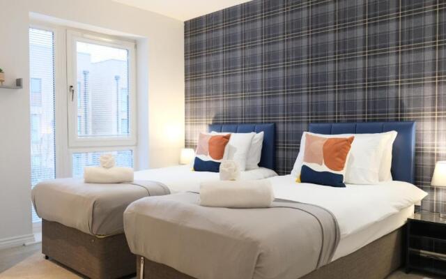 Modern House & Contractors & City Centre & Free Parking