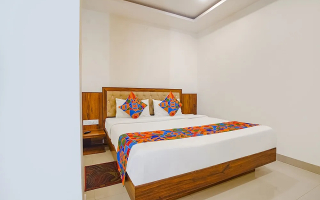 Fabhotel Royal Inn I
