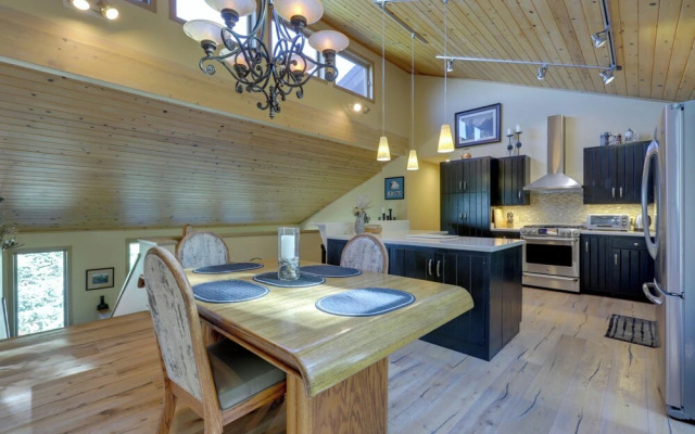 Vail 'treehouse' + Hot Tub, Sauna & Mtn Views