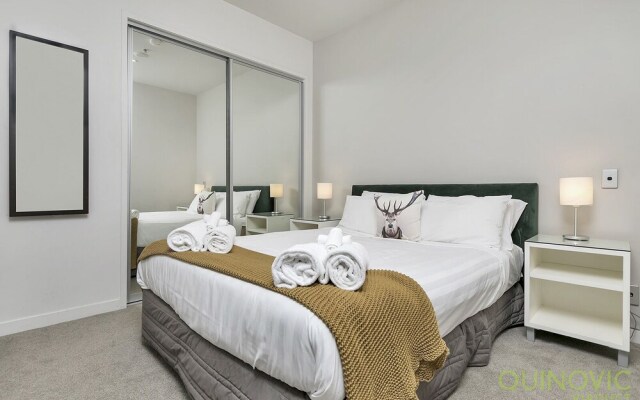 QV Refined Viaduct Harbour Apt - 879