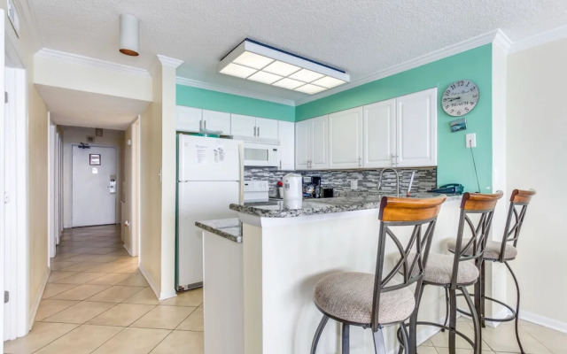 Private 3BR's at Palms by Hosteeva