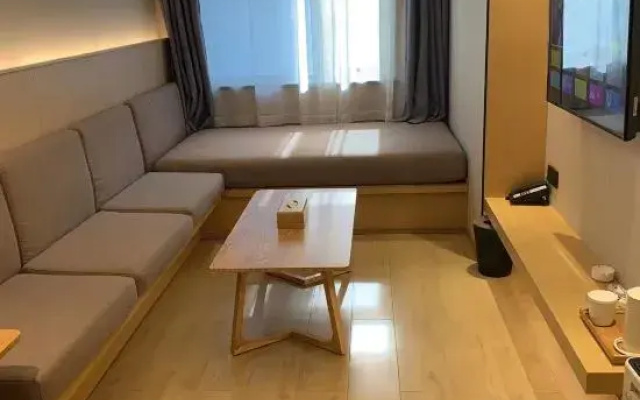 Full Year Fashion Hotel