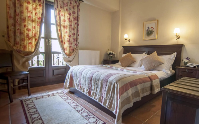 Doupiani House Hotel